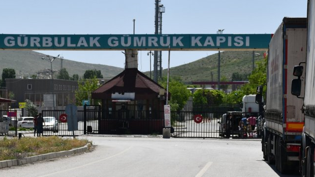 Iranian Trucks Resume Border Trade With Turkey