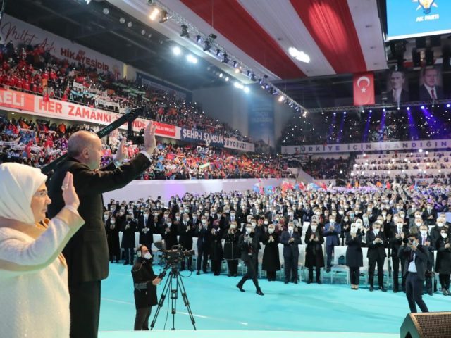 AKP discloses ‘real municipalism’ manifesto before local elections