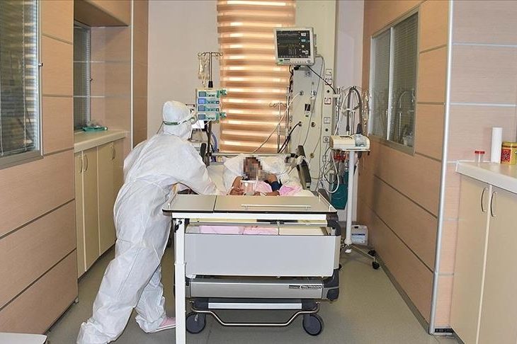 Turkish medics call for tougher measures as COVID-19 surges