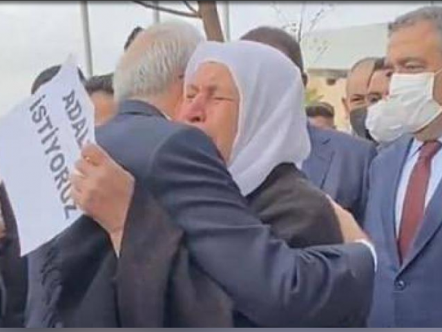 Opposition leader Kilicdaroglu visits Kurdish family on justice vigil