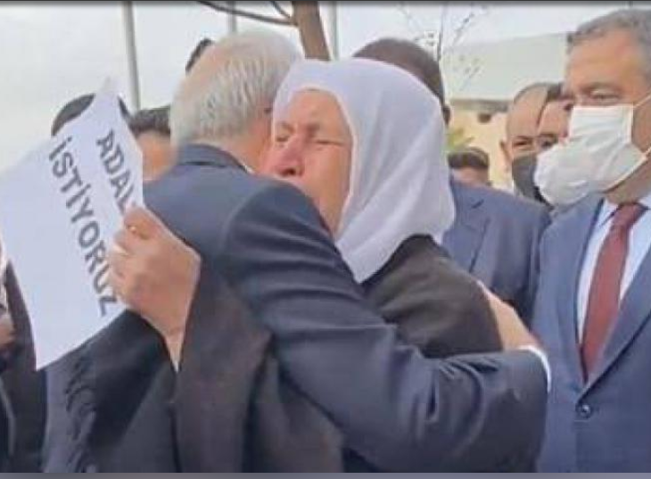 Opposition leader Kilicdaroglu visits Kurdish family on justice vigil
