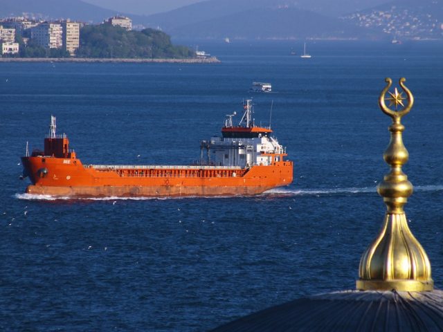‘Oil tanker traffic jam’ increases in Istanbul amid EU sanctions