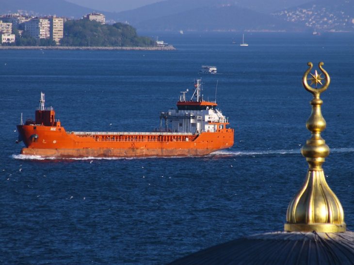 ‘Oil tanker traffic jam’ increases in Istanbul amid EU sanctions