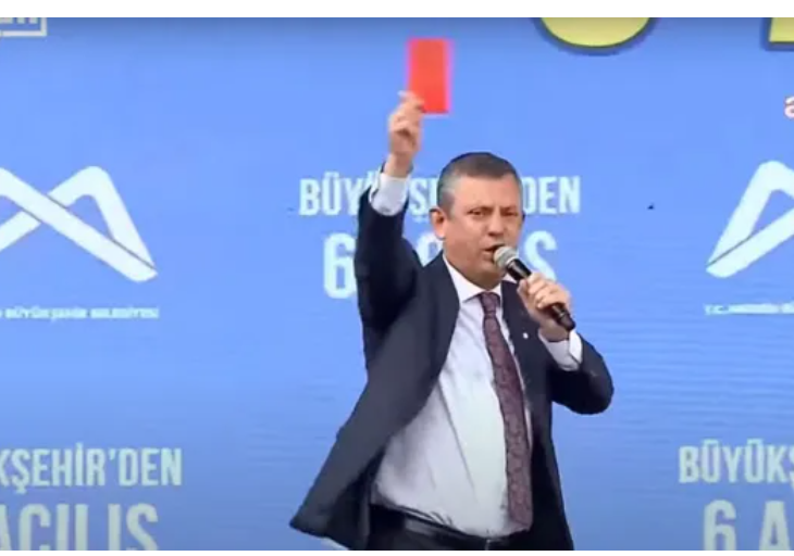 Turkish main opposition leader shows ‘red card’ to President Erdoğan