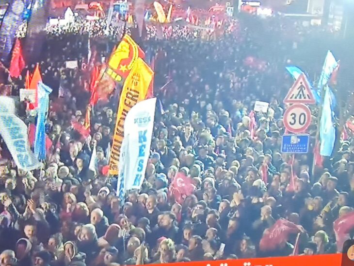 Thousands of citizens at Saraçhane to protest Imamoğlu’s detention