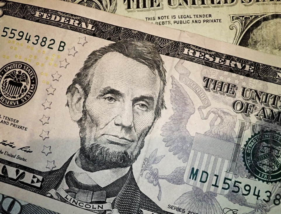 Foreign Currency Deposits in Türkiye Fall by $1.44 Billion in One Week