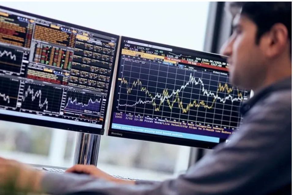 Emerging Market Equity Funds Lure Investors, Borsa Istanbul the Laggard 