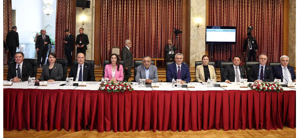 CHP Unveils 29-Point ‘Democratisation Package’ at Parliamentary “Peace” Commission