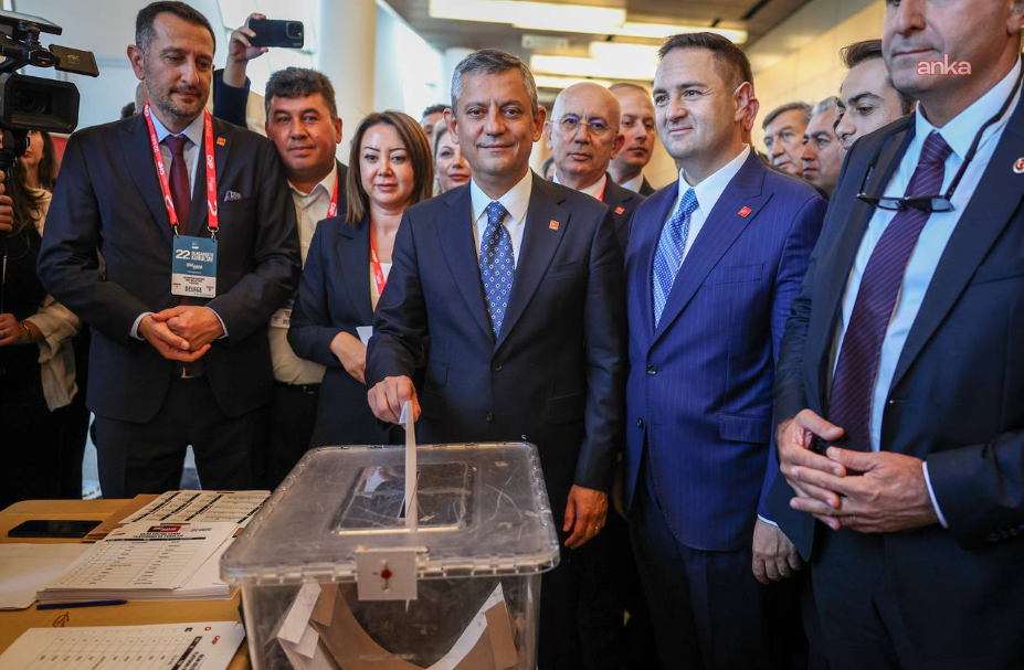 Özgür Özel Re-elected CHP Leader at Extraordinary Congress Amid Accusations of Judicial Coup