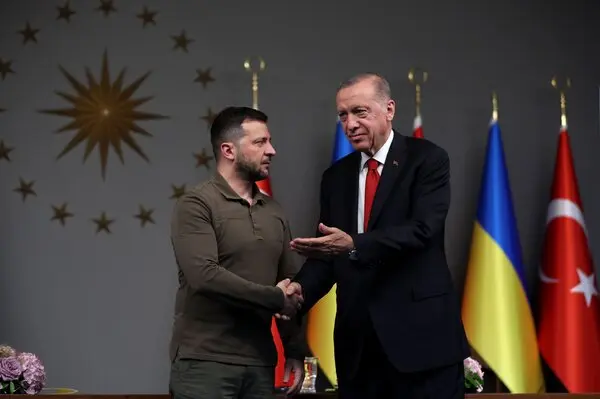 Erdoğan Urges Zelensky to Keep Peace Talks Alive Amid Iran War