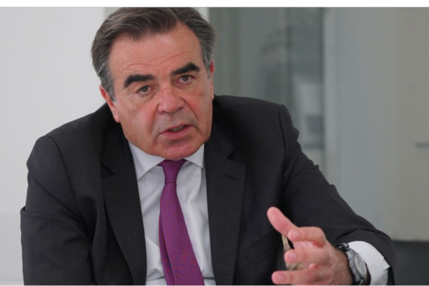 Schinas Urges Türkiye to Choose Between Hamas and Europe Amid Rising Regional Tensions